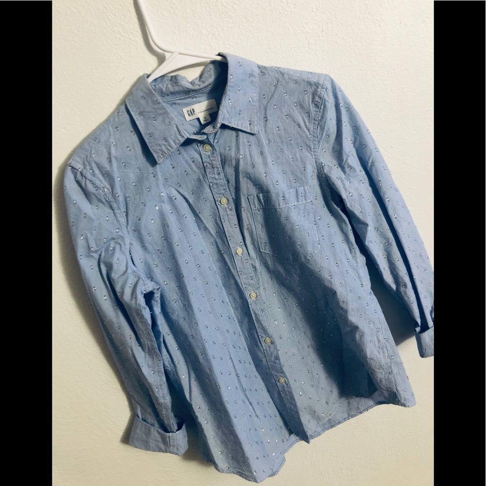 Gap button down.🔮